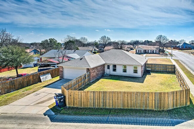 Photo - Room in House on Canyon Oaks Dr