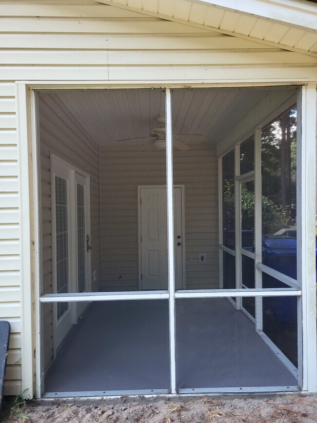 Photo - "Charming 2-Bedroom Townhouse on Skillmast...