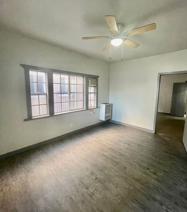 Photo - Move in Ready! 1 Bed + 1 Bath + Bonus Room for office! Unidad 914