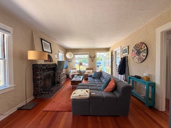 Photo - Charming 2BR/1BA Beach Cottage - Walk to Capitola Village!