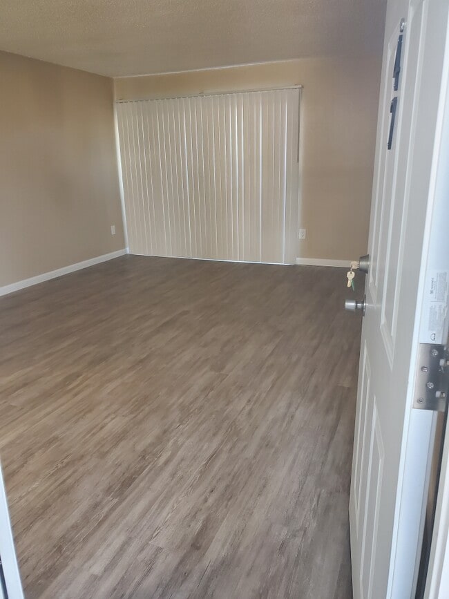2BR/2BA Living Room
