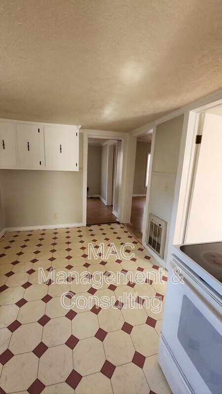 Photo - 311 S Mark Twain St