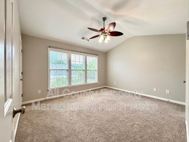 Photo - 1033 Thornborough Dr