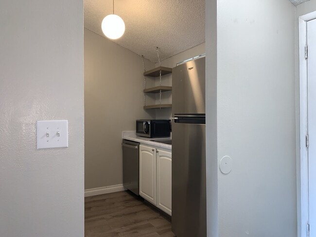 Photo - Elegant Auburn Condo 1Bd/1Ba Unit J203