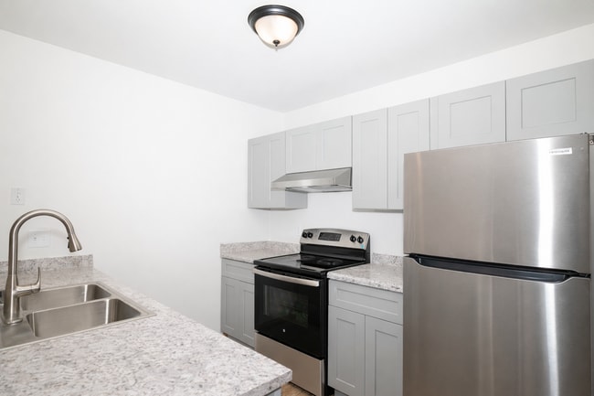 Building Photo - Moline Duplex Unit 1601