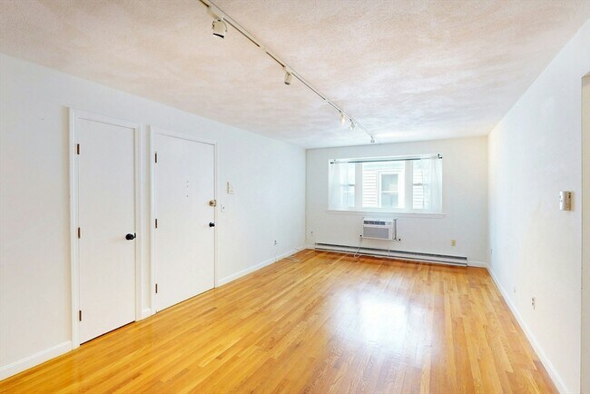 Photo - 104 Trowbridge St Unit 4