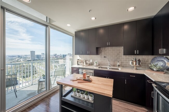 Building Photo - 5927 Almeda Rd Unit 22504 Rental