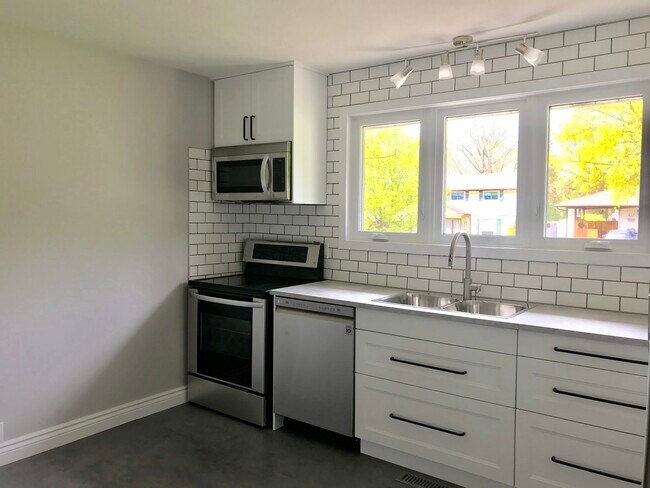 Photo - 1075 Willowdale Av