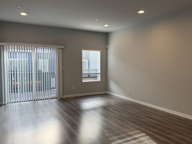 Photo - Modern Lynnwood 3BD/3BTH Townhome for Lease! Small Pet Friendly!