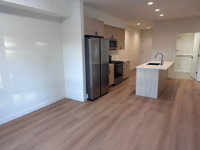Building Photo - Live Easy Colby Heights, Brand new apartments! Unit 204