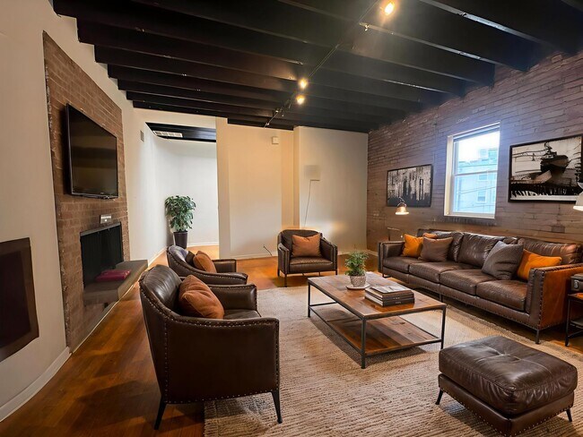 Photo - 916 W Belmont Ave Unit 916-2S