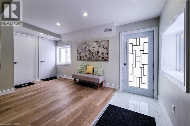 Photo - 727 College Ave
