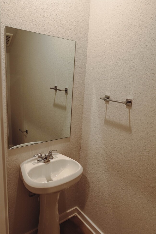 Photo - 16 Courageous Side Way