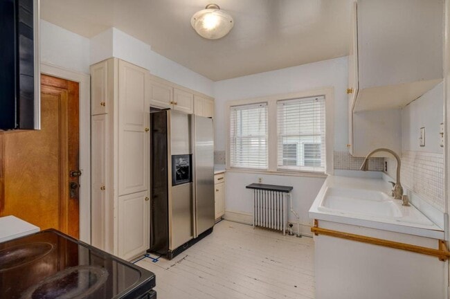 Photo - 2078 St Clair Ave