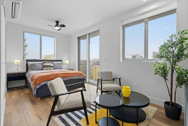 Photo - 650 SW 1st St Unidad 205