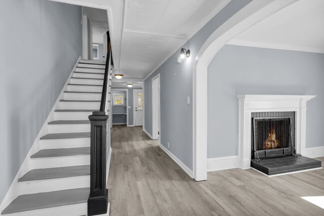 Photo - 522 Crawford St House