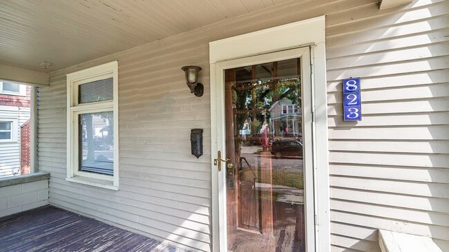 Photo - 823 Dewey Ave