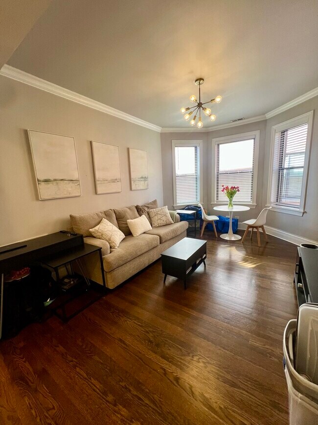 Photo - 665 W Barry Ave