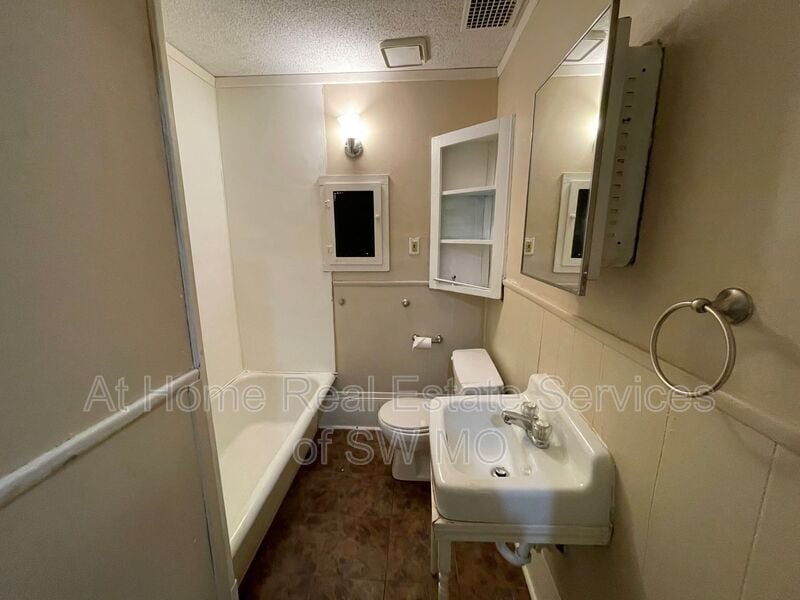 Photo - 530 W Mt Vernon St Unit Apt #1