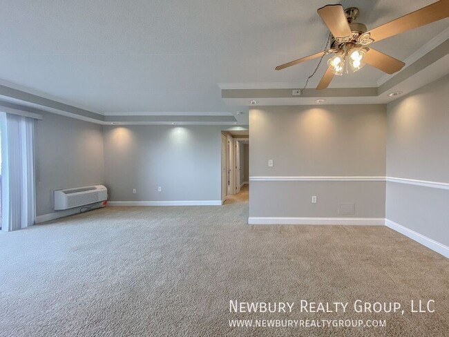 Photo - 530 N Main St