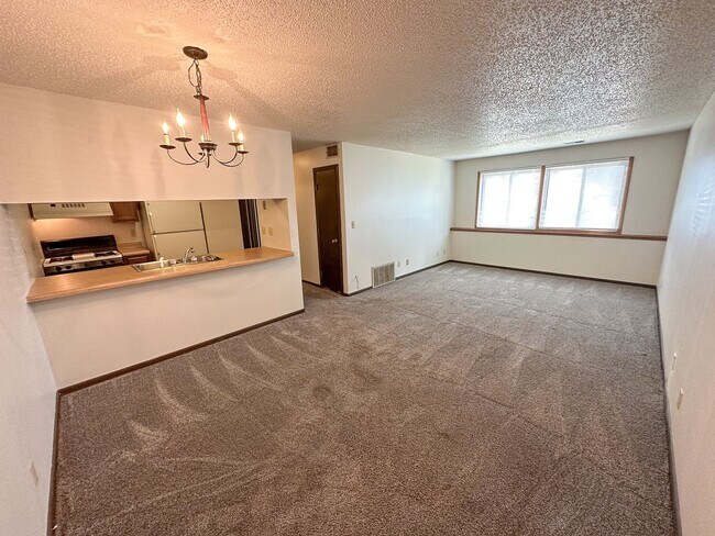 Photo - 4518 Hutchison