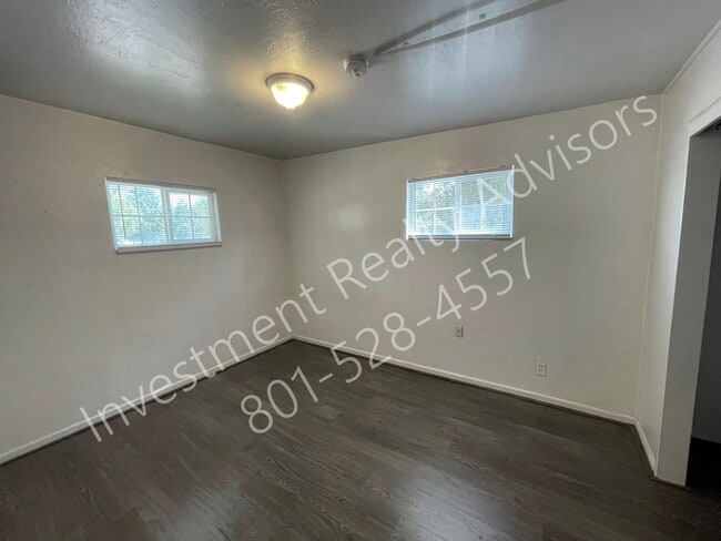 Photo - 1071 West 700 S