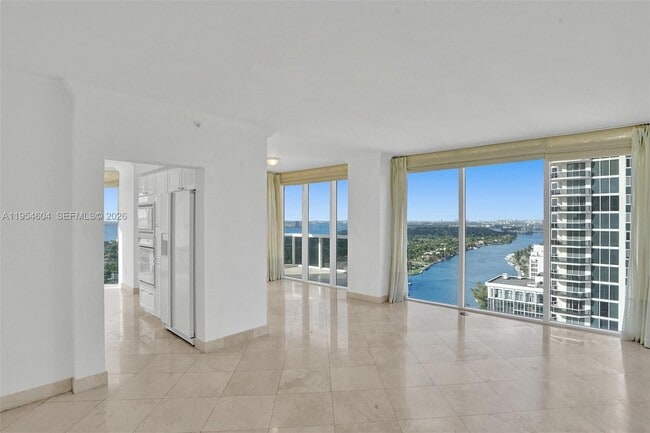 4775 Collins Ave Unit 3007