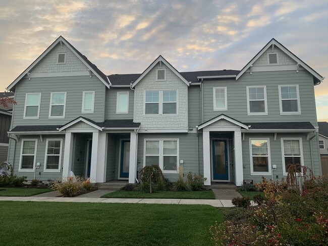 Building Photo - 3314 SE Farrow Ln