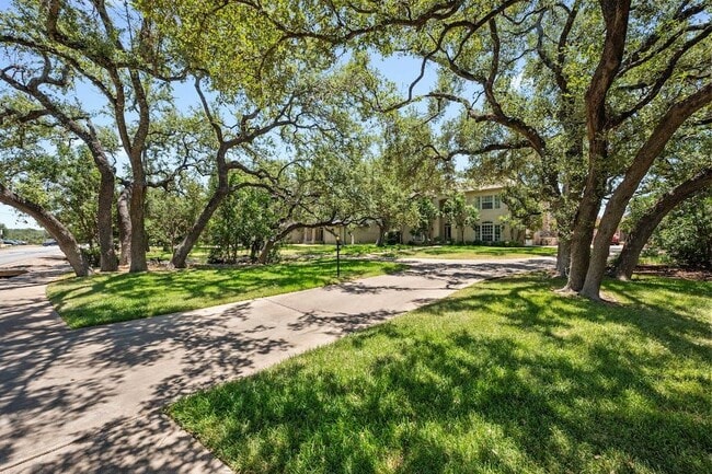 Photo - 1207 Lakeway Dr