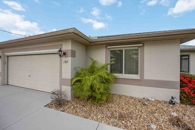 Photo - Nestled in the picturesque community of Rotonda Lakes!