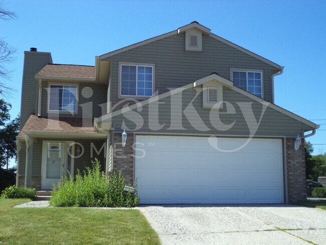 Building Photo - 10022 Arapahoe Dr