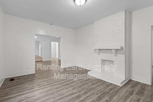 Photo - 4732 Court S