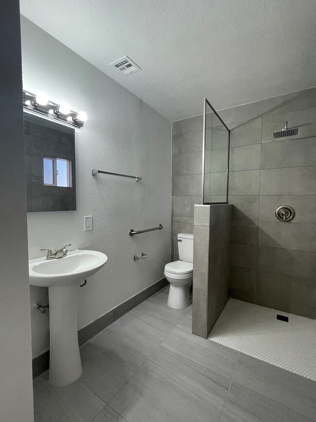 Photo - 2310 Webster St