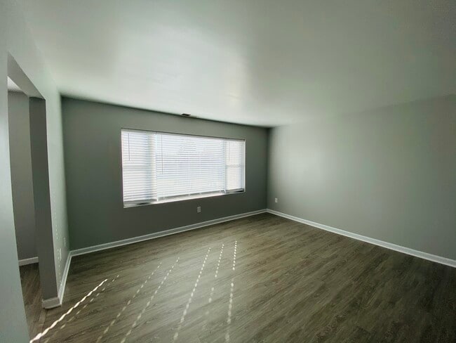 LIVING ROOM - Marshfield Apartments