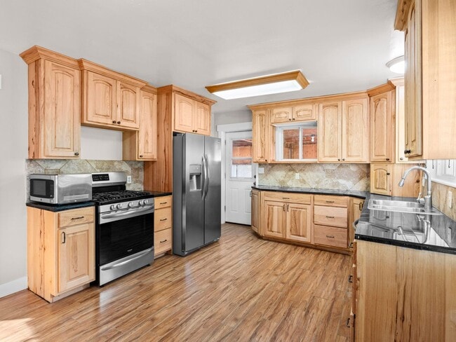 Building Photo - Beautiful home for rent!