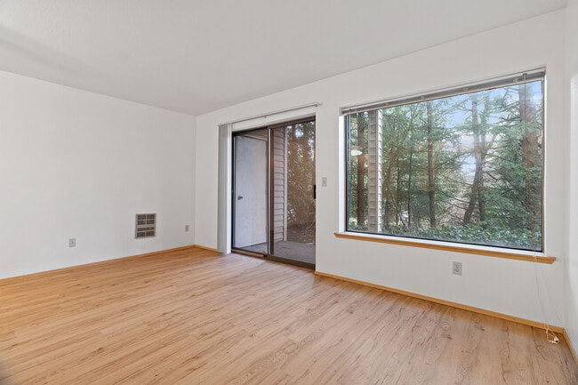 1 Bedroom in Multnomah Village - 1 Bedroom in Multnomah Village Apartments