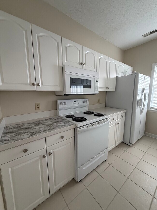 Photo - 200 Willow Green Dr