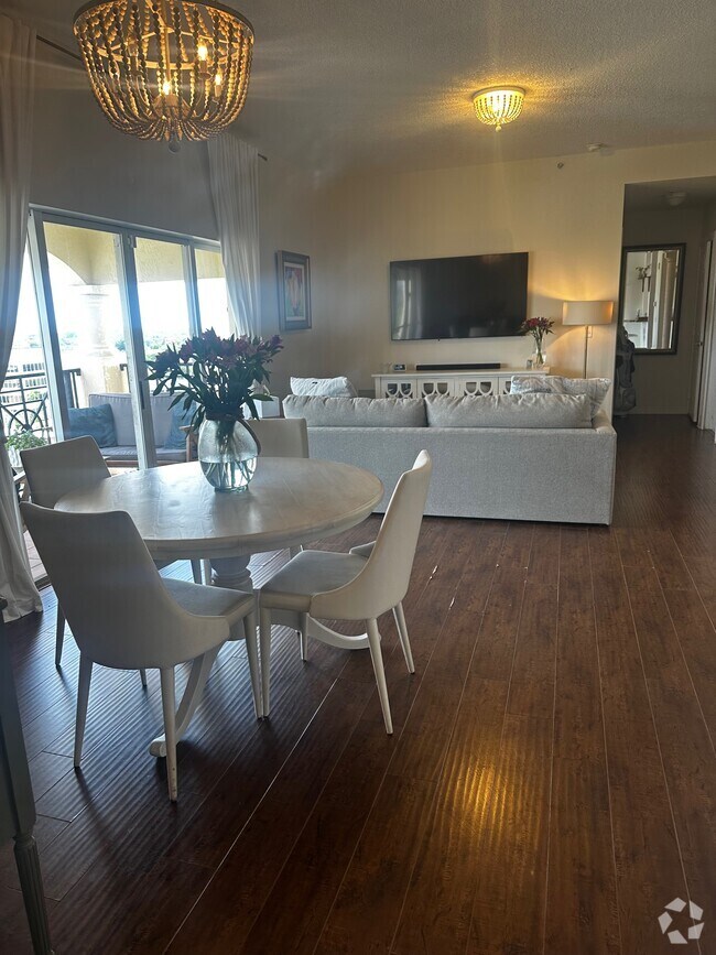 Building Photo - 101 Sidonia Ave Unit PH3 Rental