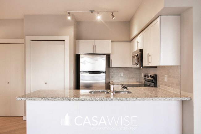 Photo - 10136-2104 104 St NW