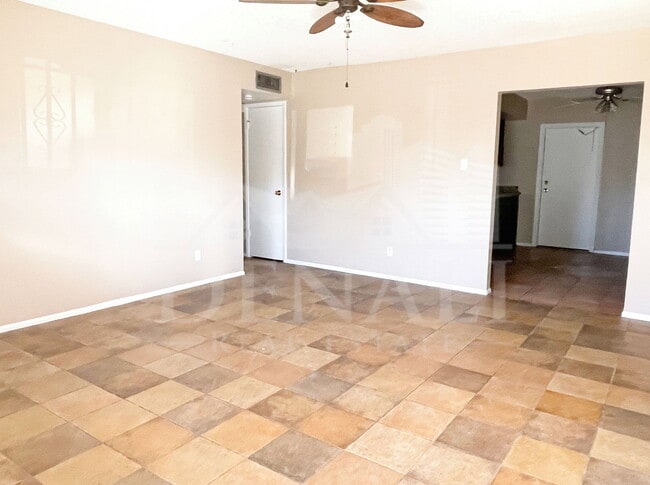 Photo - 410 E Desert Dr