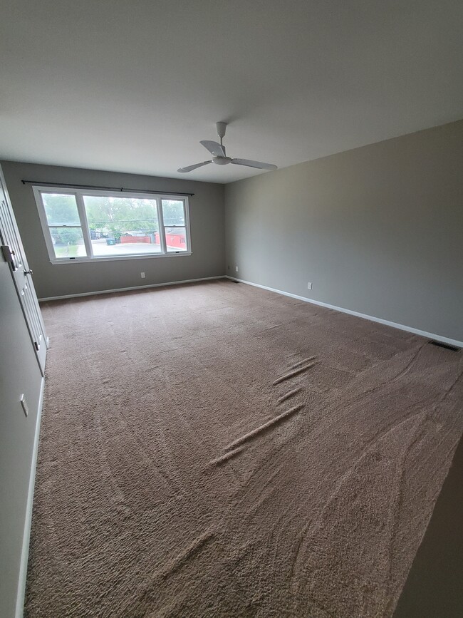 Photo - 213 E Washington St Unit 2nd Floor