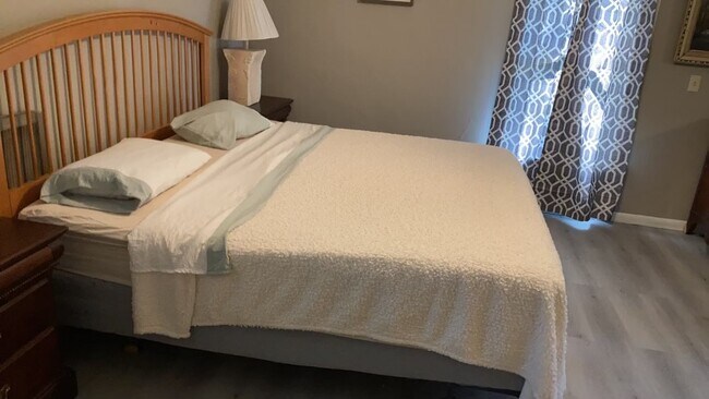 Photo - 1134 S College St