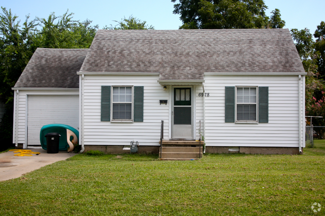 Building Photo - 6928 E 5th Pl Rental