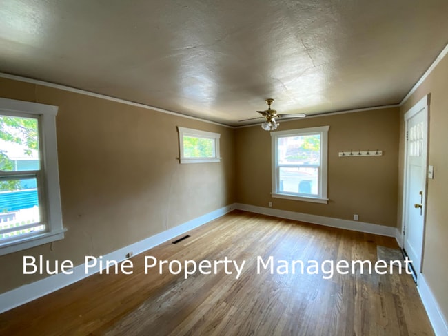 Photo - 619 S 11th Ave