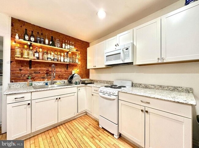 Building Photo - 1710 N Bouvier St