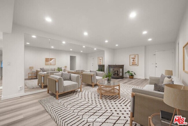 Photo - 423 Rexford Dr Unit 202