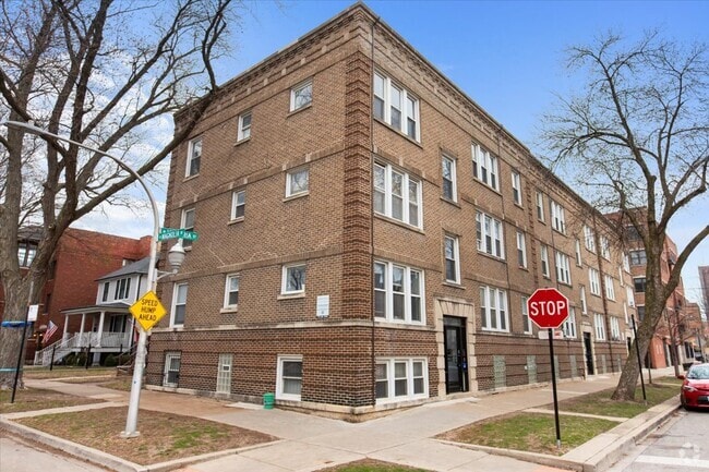 Building Photo - 1224 W Victoria St Unit 3 Rental