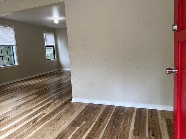 Photo - 2046 W 17th St