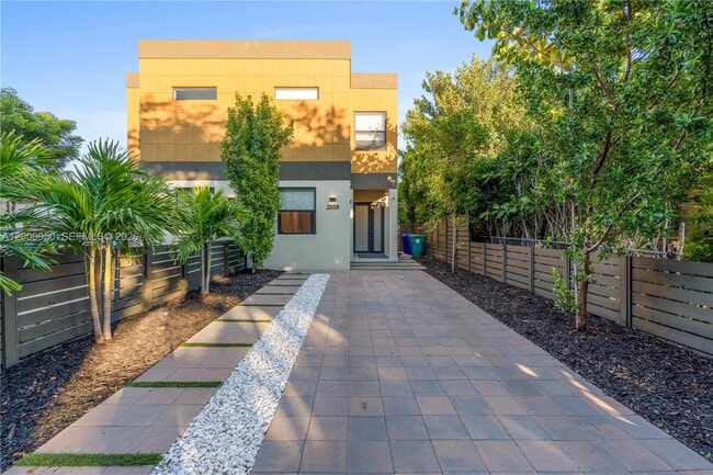 Building Photo - 2889 SW 33rd Ave