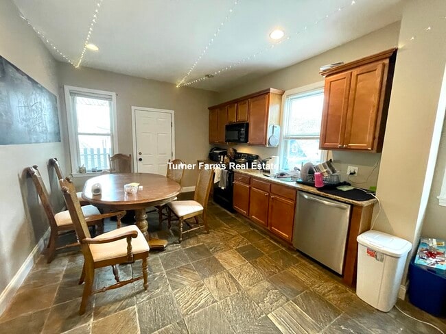 Photo - 47 Hillside St